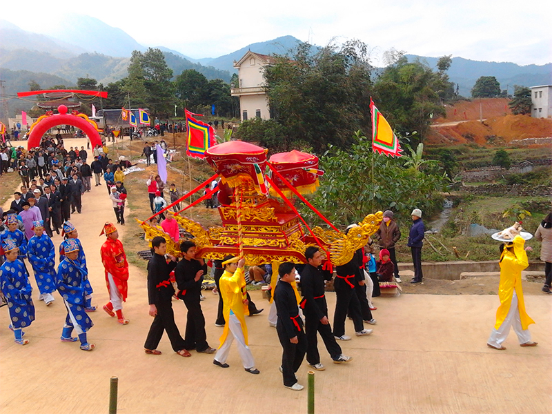 Du lịch Bình Liêu dự lễ hội đình Lục Nà